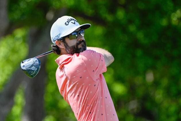PALM HARBOR, FL - MARCH 23: Adam Hadwin (CAN) watches his tee shot on 1 during Rd3 of the Valspar Championship at Innisbrook Resort - Copperhead, on March 23, 2024, in Palm Harbor, Florida. (Photo by Ken Murray Icon Sportswire) GOLF: MAR 23 PGA, Golf Herren Valspar Championship EDITORIAL USE ONLY Icon2403230033