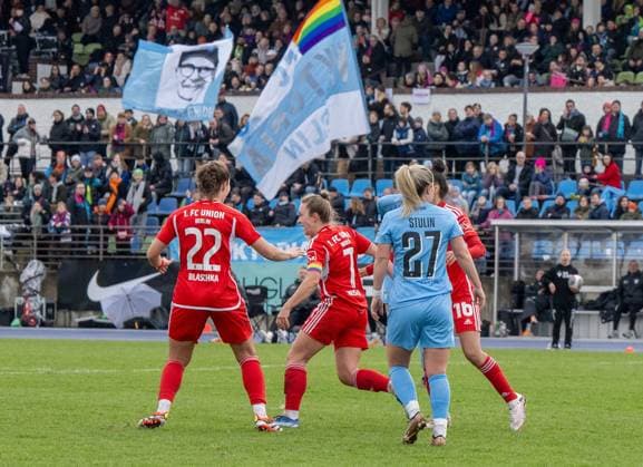 Fussball, Frauen, Saison 2023 2024, Regionalliga Nordost (15. Spieltag), FC Viktoria 1889 Berlin - 1. FC Union Berlin, v. l. Anouk Blaschka (1. Frauen 1. FC Union), Lisa Heiseler (1. Frauen 1. FC Union), Natalia Stulin (FC Viktoria 1889 Berlin), Sarah Abu Sabbah (1. Frauen 1. FC Union), Jubel nach Tor zum 1:0, 24.03. 2024, Copyright: xMatthiasxKochx