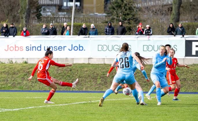 Fussball, Frauen, Saison 2023 2024, Regionalliga Nordost (15. Spieltag), FC Viktoria 1889 Berlin - 1. FC Union Berlin, v. l. Sarah Abu Sabbah (1. Frauen 1. FC Union) erzielt das Tor zum 2:0 gegen Anna Höfker (FC Viktoria 1889 Berlin), Manieke Anouk Dekker (FC Viktoria 1889 Berlin), 24.03. 2024, Copyright: xMatthiasxKochx