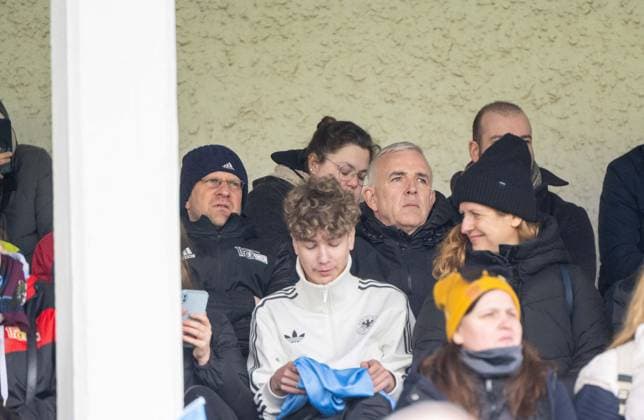 Fussball, Frauen, Saison 2023 2024, Regionalliga Nordost (15. Spieltag), FC Viktoria 1889 Berlin - 1. FC Union Berlin, v. l. Nachwuchs- und Amateurfußball-Geschäftsführer Lutz Munack (1. FC Union), Präsident Dirk Zingler (1. FC Union) auf der Tribüne, 24.03. 2024, Copyright: xMatthiasxKochx