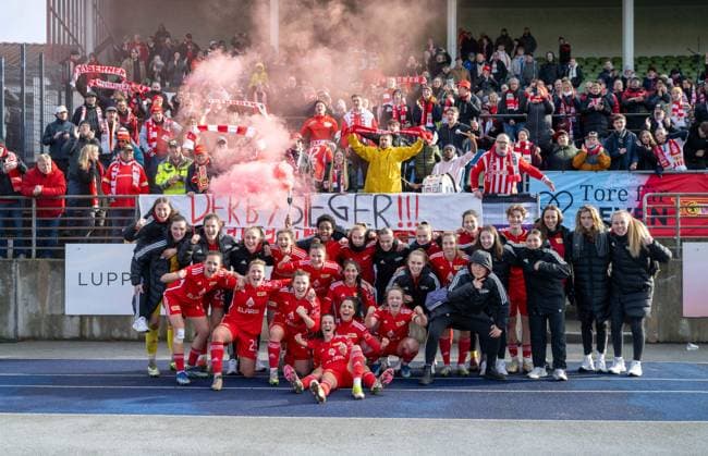 Fussball, Frauen, Saison 2023 2024, Regionalliga Nordost (15. Spieltag), FC Viktoria 1889 Berlin - 1. FC Union Berlin, Gästeblock, Fans und Spieler von Union, Jubel nach dem Abpfiff, 24.03. 2024, Copyright: xMatthiasxKochx