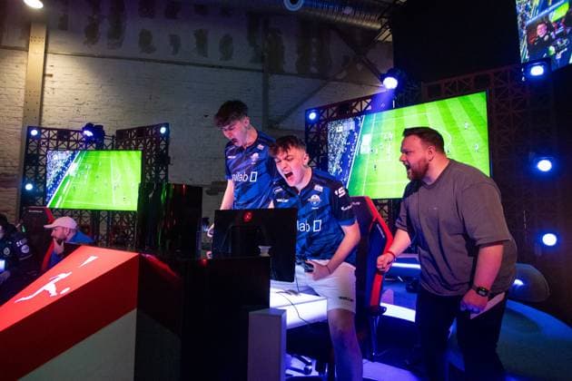 Virtual Bundesliga Club Championship by WOW: Finale; 24.03.2024 Jonas Wirth (Jonny, SC Paderborn 07), Jamie Bartel (Chaser, SC Paderborn 07) im Jubel Virtual Bundesliga Club Championship by WOW: Finale; 24.03.2024