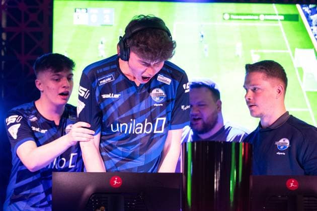 Virtual Bundesliga Club Championship by WOW: Finale; 24.03.2024 Jonas Wirth (Jonny, SC Paderborn 07), Jamie Bartel (Chaser, SC Paderborn 07) im Jubel Virtual Bundesliga Club Championship by WOW: Finale; 24.03.2024