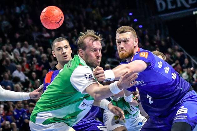 Sport Themen der Woche KW12 Sport Bilder des Tages Handball - Liqui Moly HBL, Füchse Berlin - HBW Balingen-Weilstetten 24.03.2024, xdanx, Handball - Liqui Moly HBL, Füchse Berlin - HBW Balingen-Weilstetten , v.l. Max Darj (Füchse Berlin 5),Nikola Grahovac (HBW Balingen-Weilstetten 2),Zweikampf, Duell, Kampf, tackle Berlin Max Schmeling Halle Berlin Deutschland (DE) *** Handball Liqui Moly HBL, Füchse Berlin HBW Balingen Weilstetten 24 03 2024, xdanx, Handball Liqui Moly HBL, Füchse Berlin HBW Balingen Weilstetten , v l Max Darj Füchse Berlin 5 ,Nikola Grahovac HBW Balingen Weilstetten 2 ,duel, duel, fight, tackle Berlin Max Schmeling Halle Berlin Germany EN Copyright: xDanielxLakomskix