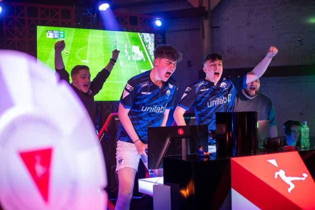 Virtual Bundesliga Club Championship by WOW: Finale; 24.03.2024 Jonas Wirth (Jonny, SC Paderborn 07), Jamie Bartel (Chaser, SC Paderborn 07) im Jubel Virtual Bundesliga Club Championship by WOW: Finale; 24.03.2024