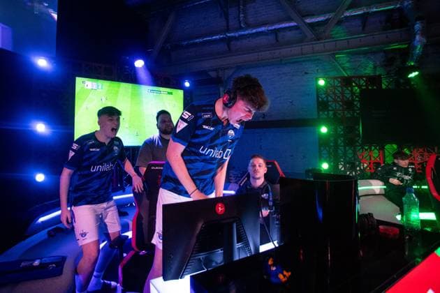 Virtual Bundesliga Club Championship by WOW: Finale; 24.03.2024 Jonas Wirth (Jonny, SC Paderborn 07), Jamie Bartel (Chaser, SC Paderborn 07) im Jubel Virtual Bundesliga Club Championship by WOW: Finale; 24.03.2024