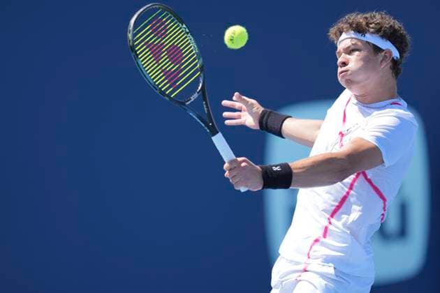 Sport Themen der Woche KW12 Sport Bilder des Tages March 24, 2024, Miami, Florida, USA: Ben Shelton (USA) hits a backhand volley against Martin Landaluce (Spain) during the second round of menÃ¢â‚¬â ¢s singles at the Miami Open tennis tournament. Shelton won the match 6-3, 6-4. Miami USA - ZUMAd212 20240324_zsp_d212_034 Copyright: xRichardxDolex