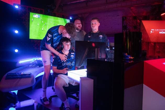 Virtual Bundesliga Club Championship by WOW: Finale; 24.03.2024 Jonas Wirth (Jonny, SC Paderborn 07), Jamie Bartel (Chaser, SC Paderborn 07) im Jubel Virtual Bundesliga Club Championship by WOW: Finale; 24.03.2024
