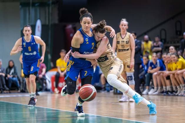 Sport Themen der Woche KW12 Sport Bilder des Tages Basketball Berlin 24.03.2024 Saison 2023 2024 1. Bundesliga DBBL Play-offs Viertelfinale Spiel 2 Alba Berlin - Saarlouis Royals Stefanie Grigoleit (Alba, No.02) Sanja Mandic (Saarlouis, No.10) *** Basketball Berlin 24 03 2024 Season 2023 2024 1 Bundesliga DBBL Play offs Quarterfinals Game 2 Alba Berlin Saarlouis Royals Stefanie Grigoleit Alba, No 02 Sanja Mandic Saarlouis, No 10