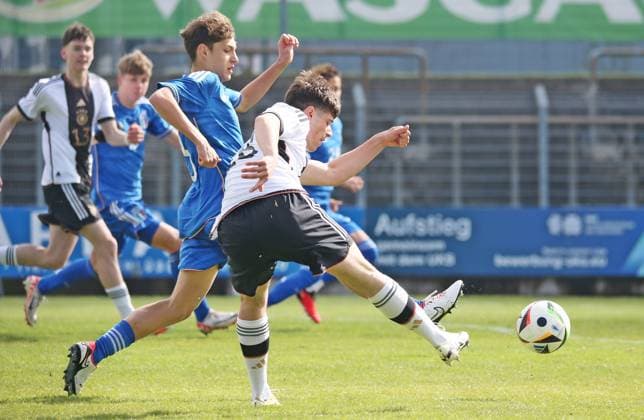 25.03.2024, xmohx, Fussball Länderspiel U16, Deutschland U16 - Italien u16 emspor, v.l. David Creta (Deutschland) Tor zum 1-0 (DFL DFB REGULATIONS PROHIBIT ANY USE OF PHOTOGRAPHS as IMAGE SEQUENCES and or QUASI-VIDEO) Pirmasens