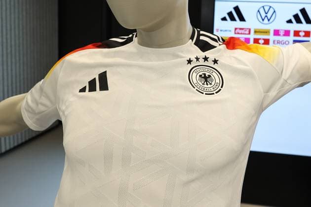 Fussball, Nationalmannschaft Saison 2023 24 Pressekonferenz Deutschland vor dem Länderspiel gegen die Niederlande 25.03.2024, DFB-Campus Frankfurt Das Heimtrikot von Deutschland Frankfurt am Main DFB Campus Hessen Deutschland