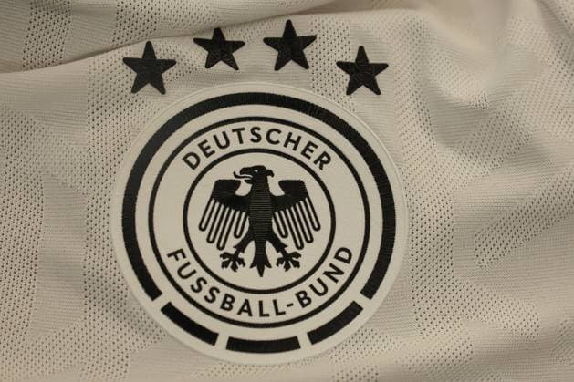 Pressekonferenz der deutschen Nationalmannschaft vor dem Spiel gegen die Niederlande am 25.03.2024 im DFB Campus in Frankfurt Deutscher Fussball Bund DFB Logo - Feature, Symbol, Symbolfoto, charakteristisch, Detail