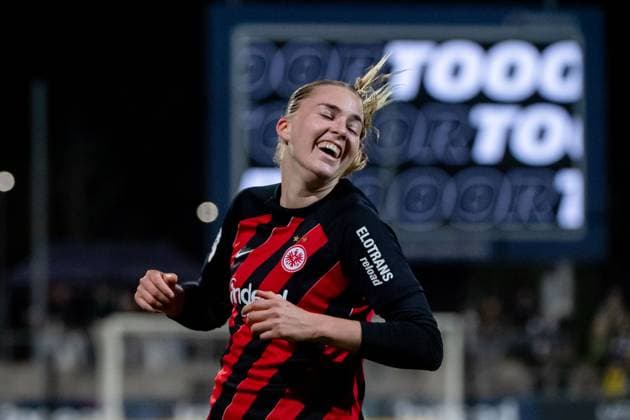 Sport Themen der Woche KW13 Sport Bilder des Tages Laura Freigang (Eintracht Frankfurt, 10) jubelt ueber das Tor zum 2:0, daneben Anzeigetafel mit Toranzeige, GER, Eintracht Frankfurt vs Werder Bremen, Fussball Google Pixel Frauen Bundesliga, 17. Spieltag, Saison 2023 2024, 25.03.2024 DFB regulations prohibit any use of photographs as image sequences and or quasi-video GER, Eintracht Frankfurt vs Werder Bremen, Fussball Google Pixel Frauen Bundesliga, 17. Spieltag, Saison 2023 2024, 25.03.2024 Frankfurt am Main *** Laura Freigang Eintracht Frankfurt, 10 celebrates the goal for 2 0, next to it scoreboard with goal display, GER, Eintracht Frankfurt vs Werder Bremen, Football Google Pixel Womens Bundesliga, 17 Matchday, Season 2023 2024, 25 03 2024 DFB regulations prohibit any use of photographs as image sequences and or quasi video GER, Eintracht Frankfurt vs Werder Bremen, Football Google Pixel Womens Bundesliga, 17 Matchday, Season 2023 2024, 25 03 2024 Frankfurt am Main Copyright: xEibner-Pressefoto Memmlerx EP_MMR