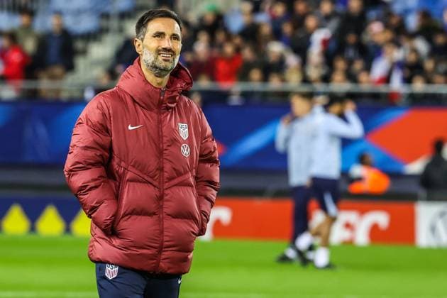 Foot France USA espoirs U23 PHOTOPQR L EST REPUBLICAIN Lionel VADAM ; Montbéliard ; 25 03 2024 ; Montbéliard le 25 03 2024 - Match amical de football France - Etats-Unis U23 espoirs à Sochaux-Montbéliard. L entraîneur américain Marko Mitrovic. Photo Lionel Vadam International Under 23 Friendly football match between France U23 and USA U23 on March 25, 2024 Montbéliard Doubs Franche-Comté France  Copyright: xPHOTOPQR L ESTxREPUBLICAIN MAXPPxLionelxVADAMx 20240325NCY1415 20240325NCY1415