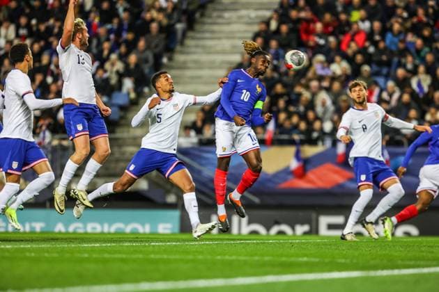 Foot France USA espoirs U23 PHOTOPQR L EST REPUBLICAIN Lionel VADAM ; Montbéliard ; 25 03 2024 ; Montbéliard le 25 03 2024 - Match amical de football France - Etats-Unis U23 espoirs à Sochaux-Montbéliard. Bryan Reynolds et Manu Koné. Photo Lionel Vadam International Under 23 Friendly football match between France U23 and USA U23 on March 25, 2024 Montbéliard Doubs Franche-Comté France  Copyright: xPHOTOPQR L ESTxREPUBLICAIN MAXPPxLionelxVADAMx 20240325NCY1419 20240325NCY1419