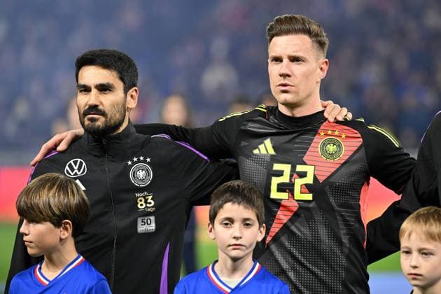 Lyon, Groupama Stadium, 23.03.24, GER, Herren, Laenderspiel, Frankreich-Deutschland Bild: v.li. Ilkay GUENDOGAN (Deutschland) und Torwart Marc-Andre TER STEGEN (Deutschland) Only for editorial use! UEFA regulations prohibit any use of photographs as image sequences and or quasi-video. Auvergne-Rhone-Alpes Frankreich