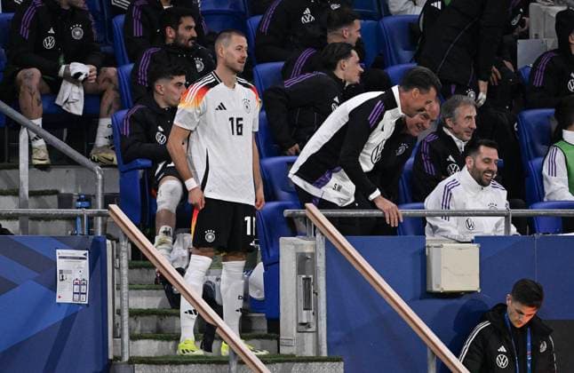 FUSSBALL INTERNATIONAL Testspiel in Lyon Frankreich - Deutschland 23.03.2023 Waldemar Anton (Deutschland) vor seiner Einwechslung
