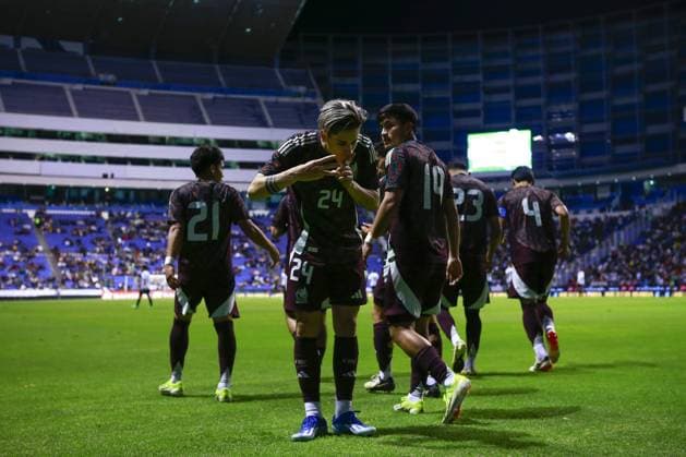 RECORD DATE NOT STATED Seleccion Mexicana Sub-23 2024 Mexico vs Argentina Santiago Munoz celebrates his goal 1-0 of Mexico during the friendly match between Mexico U-23 (Mexican national team, Nationalteam and Argentina U-23, at Cauhtemoc Stadium, Puebla, Puebla, Mexico, on March 25, 2024. PUEBLA PUEBLA MEXICO  Copyright: xUlisesxNaranjox 20240325212355_SMN_U23_MEX_ARG_MUNOZ126