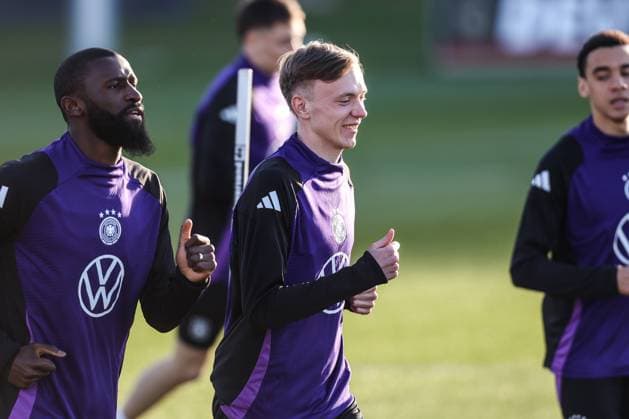 Fussball, Nationalmannschaft Saison 2023 24 Abschlusstraining Deutschland vor dem Länderspiel gegen die Niederlande 25.03.2024, DFB-Campus Frankfurt Waldemar Anton (Deutschland, 16) Frankfurt am Main DFB Campus Hessen Deutschland