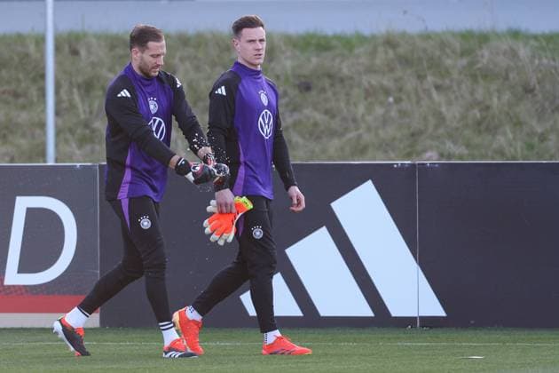 Abschlusstraining der deutschen Nationalmannschaft vor dem Spiel gegen die Niederlande am 25.03.2024 im DFB Campus in Frankfurt Torwart Oliver Baumann (Deutschland, 24) und Torwart Marc-Andre ter Stegen (Deutschland, 22)