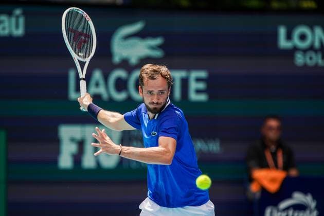 March 26, 2024, Miami Gardens, Florida, USA: Daniil Medvedev returns a shot from Dominik Koepfer (GER) during the fourth round of men s singles at the 2024 Miami Open presented by Itau at Hard Rock Stadium. Miami Gardens USA - ZUMAw109 20240326_fap_w109_002 Copyright: xDebbyxWongx