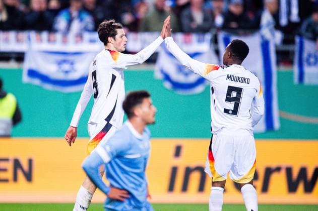 Sport Bilder des Tages 26.03.2024 - Fußball, Endrunde zur U 21-Europameisterschaft 2025 in der Slowakei, Deutschland - Israel: (L-R) Merlin Röhl (Deutschland) jubelt nach seinem Tor zum 2:0 mit Youssoufa Moukoko (Deutschland)