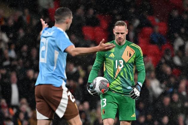 240326 England vs Belgium Matz Sels of Belgium looks dejected after referee Sebastian Gishamer whistles a penalty during a friendly football game between the national teams of England and Belgium in preparation on the UEFA EURO, EM, Europameisterschaft,Fussball 2024 tournament, on March 26, 2024 in Wembley Stadium, London, England, United Kingdom. (Photo by Maarten Straetemans Isosport) LONDON United Kingdom  Copyright: xx 448737