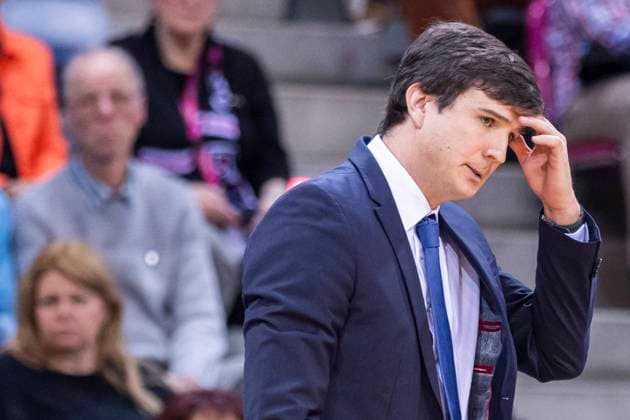 easyCredit Basketball Bundesliga: Telekom Baskets Bonn - EWE Baskets Oldenburg; 26.03.2024 Pedro Calles (EWE Baskets Oldenburg, Cheftrainer). easyCredit Basketball Bundesliga, Telekom Baskets Bonn - EWE Baskets Oldenburg, Bundesliga, 24. Spieltag, am 26.03.2024, Telekom Dome, Bonn Copyright: xBEAUTIFULxSPORTS Meuselx