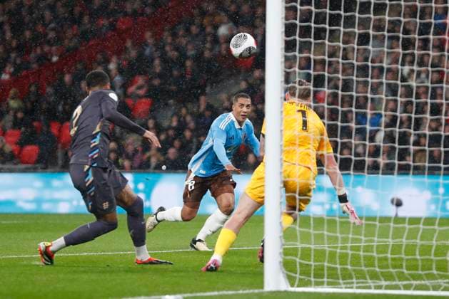 England v Belgium International Friendly, Länderspiel, Nationalmannschaft Youri Tielemans of Belgium scores his sides 2nd goal during the International Friendly match at Wembley Stadium, London Copyright: xPaulxChestertonx FIL-19882-0022 UK Newspapers OUT