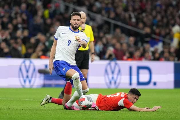 Olivier Giroud of France and Marcelino Nunez of Chile France v Chile, International Friendly, Länderspiel, Nationalmannschaft Football, Stade Velodrome, Marseille, France - 26 Mar 2024 EDITORIAL USE ONLY No use with unauthorised audio, video, data, fixture lists, club league logos or live services. Online in-match use limited to 120 images, no video emulation. No use in betting, games or single club league player publications.  Copyright: xDavexWinter Shutterstockx 14400428bv