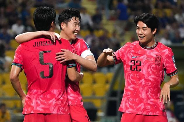 March 26, 2024, Bangkok, Thailand: Son Heung-min (C) of South Korea celebrates with Park Jin-seob 5 and Seol Young-woo 22 after a goal during the FIFA World Cup, WM, Weltmeisterschaft, Fussball 2026 Qualifiers Group C match between Thailand and South Korea at Rajamangala National stadium in Bangkok. Final score; Thailand 0 : 3 South Korea. Bangkok Thailand - ZUMAs197 20240326_aaa_s197_081 Copyright: xPeeraponxBoonyakiatx