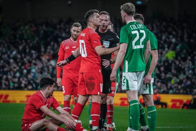 International Friendly, Länderspiel, Nationalmannschaft Länderspiel, Nationalmannschaft Aviva Stadium, Dublin 26 3 2024 Republic of Ireland vs Switzerland: Schweizer Granit Xhaka mit Schiedsrichter PaweÅ‚ Raczkowski (POL) und Irlands Nathan Collins Dublin Aviva Stadium Ireland Copyright: xJoeranxSteinsiekx