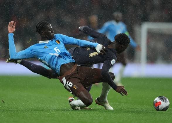 Sport Themen der Woche KW13 London, England, 26th March 2024. Amadou Onana of Belgium and Kobbie Main of England challenge for the ball during the International Friendly, Länderspiel, Nationalmannschaft match at Wembley Stadium, London. Picture credit should read: Paul Terry Sportimage EDITORIAL USE ONLY. No use with unauthorised audio, video, data, fixture lists, club league logos or live services. Online in-match use limited to 120 images, no video emulation. No use in betting, games or single club league player publications. SPI-3039-0029