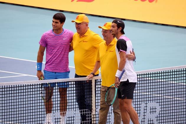 March 26, 2024, Miami Gardens, Florida, United States Of America: MIAMI GARDENS, FLORIDA - MARCH 26: Carlos Alcaraz of Spain defeats Lorenzo Musetti of Italy in the fourth round of the Miami Open at the Hard Rock Stadium on March 26, 2024 in Miami Gardens, Florida....People: Carlos Alcaraz Miami Open Presented by Itau 2024 - Day 11  - ZUMAs214 20240326_ada_s214_008 Copyright: xSMGx