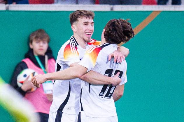 26.03.2024 - Fußball, Endrunde zur U 21-Europameisterschaft 2025 in der Slowakei, Deutschland - Israel in Halle (Saale): (L-R) Brajan Gruda (Deutschland) ubelt nach seinem Tor zum 1:0 mit Rocco Reitz (Deutschland)