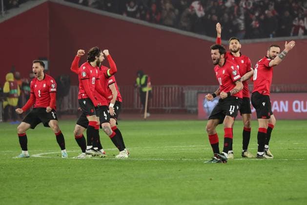 Bilder des Jahres 2024, Sport 03 März Sport Themen der Woche KW13 The players of Georgia celebrate the victory after the UEFA European Championship, EM, Europameisterschaft Qualifying match between Georgia and Greece at the The Boris Paitchadze Dinamo Arena on March 26, 2024 in Tbilisi, Georgia. Tbilisi Boris Paitchadze Dinamo Arena, Akaki Tsereteli Avenue, Didube, Tbilisi, 0112, Georgia Georgia Copyright: xArturxStabulnieksx 420809