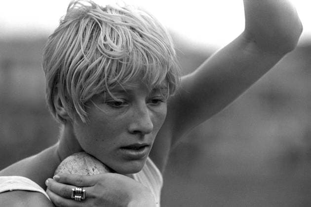 Karen MACK, Deutschland, Fuenfkampf, Fuenfkaempferin, Leichtathletik, Leichtathletin, Aktion Kugelstossen, bei der Leichtathletik EM in Athen 17.09.1969, Â *** Karen MACK, Germany, pentathlon, pentathlete, athletics, track and field, shot put action, at the European Athletics Championships in Athens 17 09 1969, Â