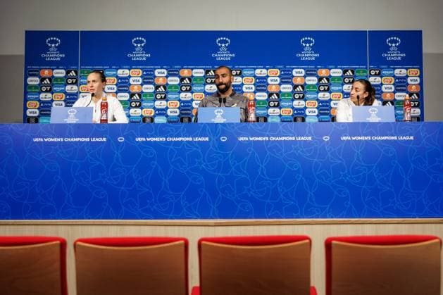 240327 Filippa Curmark, Head coach Mak Lind and Rusul Rosa Kafaji of Häcken at a press conference, PK, Pressekonferenz ahead of a training session with Häcken on March 27, 2024 in Paris. Photo: Michael Erichsen BILDBYRAN COP 89 MI0633 fotboll football soccer fotball champions league träning practice training häcken dam bbeng Copyright: MICHAELxERICHSEN BB240327MI027