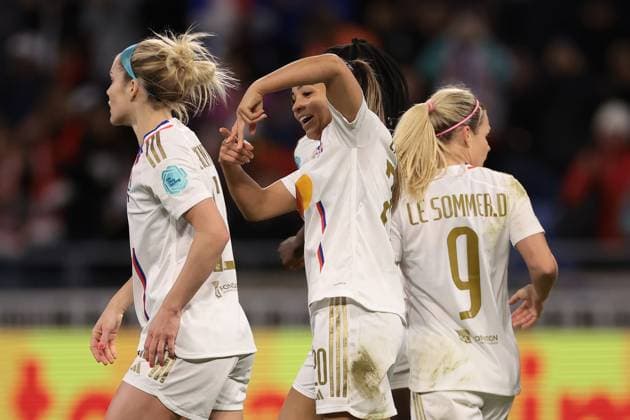 Sport Bilder des Tages Lyon, France, 27th March 2024. Delphine Cascarino of Lyon celebrates with team mates after scoring to give the side a 1-0 lead during the UEFA Womens Champions League match at OL Stadium, Lyon. Picture credit should read: Jonathan Moscrop Sportimage EDITORIAL USE ONLY. No use with unauthorised audio, video, data, fixture lists, club league logos or live services. Online in-match use limited to 120 images, no video emulation. No use in betting, games or single club league player publications. SPI-3032-0007