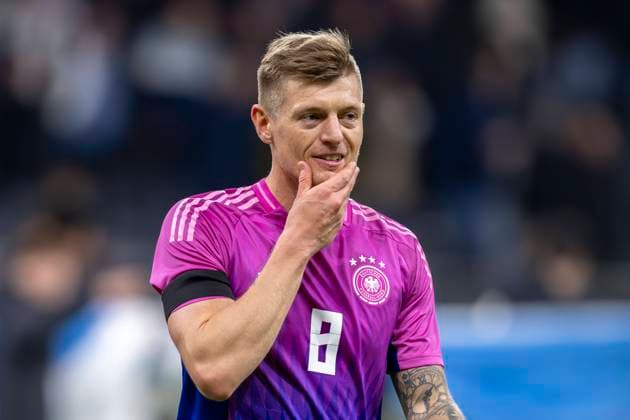 Fußball: Nationalmannschaft, Saison 2023 2024, Länderspiel Deutschland - Niederlande am 26.03.24 in der Deutsche Bank Park in Frankfurt (Hessen). Toni Kroos ( Deutschland ) fasst sich in das Gesicht. DFB REGULATIONS PROHIBIT ANY USE OF PHOTOGRAPHS AS IMAGE SEQUENCES AND OR QUASI-VIDEO Copyright: xKirchner DavidxInderliedx