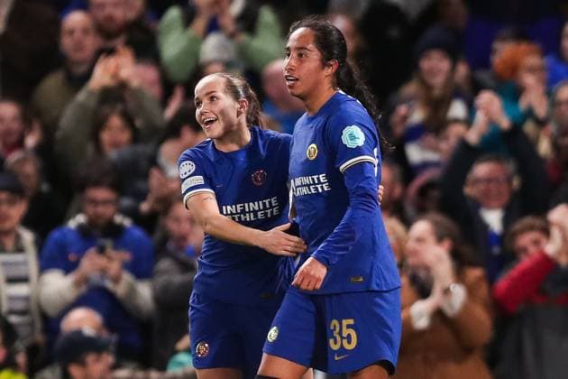 Sport Bilder des Tages Chelsea FC Women v Ajax Women Chelsea s Guro Reiten (left) celebrates with Chelsea s Mayra Ramirez after scoring their side s first goal of the game during the Chelsea FC Women v Ajax Women UEFA Women s Champions League Quarter-Final 2nd leg match at Stamford Bridge, London, England, United Kingdom on 27 March 2024 Editorial use only. All images are copyright Every Second Media Limited. No images may be reproduced without prior permission. Copyright: xIMAGO EveryxSecondxMediax ESM-0965-0017