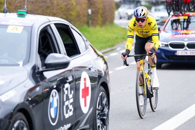 Dwars door Vlaanderen 2024 Cycling Race WAREGEM, BELGIUM - MARCH 27 : Van Aert Wout (BEL) of Team Visma Lease a Bike during the UCI World Tour Flanders Classics 78th Dwars door Vlaanderen, a cycling race with start in Roeselare and finish in Waregem on March 27, 2024 in Waregem, Belgium, 27 03 2024 ( Motordriver Kenny Verfaillie - Waregem Belgium  Copyright: xTomasxSiskx