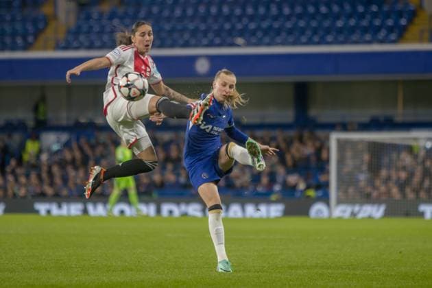 Stamford Bridge, London, England, 27th March 2024: Aggie Beever-Jones (33 Chelsea) and Daliyah De Klonia (24 Ajax) in action during the UEFA Womens Champions League game between Chelsea and Ajax at Stamford Bridge, London. (Tom Phillips SPP) Copyright: xTomxPhillips SPPx spp-en-ToPh-IMG_4310