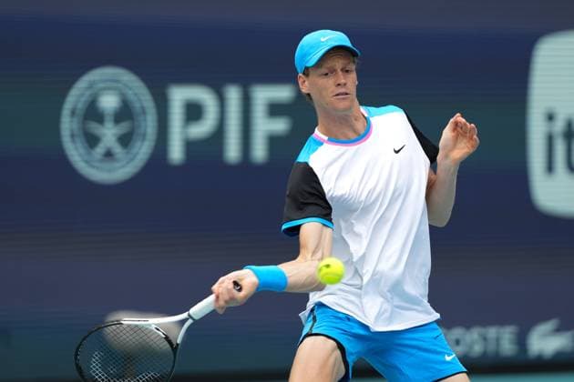 MIAMI GARDENS, FL - MARCH 27: Jannik Sinner (ITA) in action at the Miami Open on March 27, 2024, at Hard Rock Stadium in Miami Gardens, FL. (Photo by Andrew Patron Icon Sportswire) TENNIS: MAR 27 Miami Open EDITORIAL USE ONLY Icon2403270529