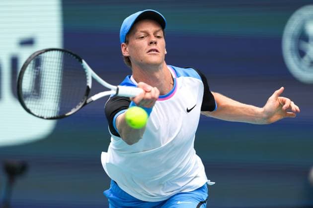 MIAMI GARDENS, FL - MARCH 27: Jannik Sinner (ITA) in action at the Miami Open on March 27, 2024, at Hard Rock Stadium in Miami Gardens, FL. (Photo by Andrew Patron Icon Sportswire) TENNIS: MAR 27 Miami Open EDITORIAL USE ONLY Icon2403270538