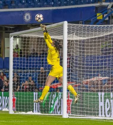 Chelsea Women v Ajax Women UEFA Women s Champions League Chelsea Women goalkeeper Zecira Musoviv saves a shot at goal during the UEFA Women s Champions League Quarter-Final match at Stamford Bridge, London Copyright: xEmilxSebastianxPopescux FIL-19891-0025 UK Newspapers OUT
