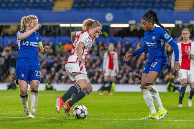 Chelsea Women v Ajax Women UEFA Women s Champions League Erin Cuthbert (left) and Ashley Lawrence of Chelsea Women pressures Danique Tolhoek of Ajax Women during the UEFA Women s Champions League Quarter-Final match at Stamford Bridge, London Copyright: xEmilxSebastianxPopescux FIL-19891-0030 UK Newspapers OUT