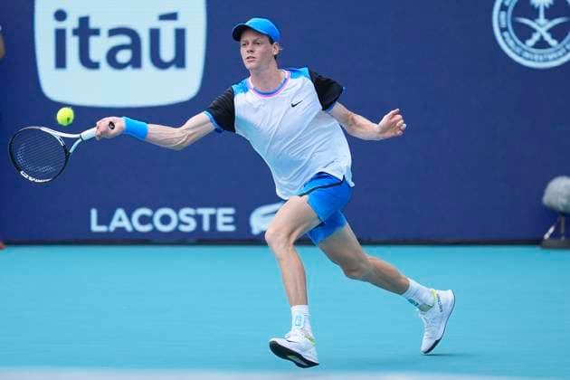 March 27, 2024, Miami, Florida, USA: Jannik Sinner (Italy) hits a forehand against Tomas Machac (Czech Republic) during the quarterfinals of menÃ¢â‚¬â ¢s singles at the Miami Open tennis tournament. Sinner won the match 6-4, 6-2. Miami USA - ZUMAd212 20240327_zsp_d212_037 Copyright: xRichardxDolex