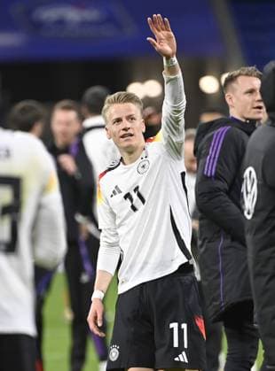23.03.2024, xjrdrx, Fussball Länderspiel, Frankreich - Deutschland emspor, v.l. Chris Führich (Deutsche Fussball Nationalmannschaft DFB) bedankt bedanken sich bei den Fans (DFL DFB REGULATIONS PROHIBIT ANY USE OF PHOTOGRAPHS as IMAGE SEQUENCES and or QUASI-VIDEO) Lyon