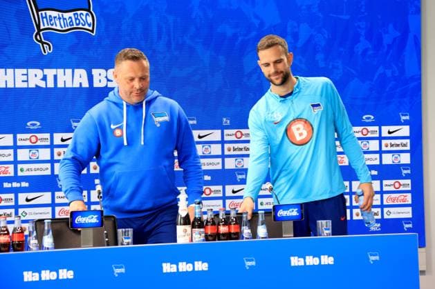DEU, DFL, 2. FBL Hertha BSC, PK, 28.03.2024, Sportforum, Berlin, DEU, DFL, 2. FBL Hertha BSC, PK, im Bild Cheftrainer Pal Dardai (Hertha BSC Berlin), Marius Gersbeck (Hertha BSC Berlin 35) DFL - regulations prohibit any use of Photographs as image sequences and or quasi-video Foto: Juergen Engler nordphoto GmbH